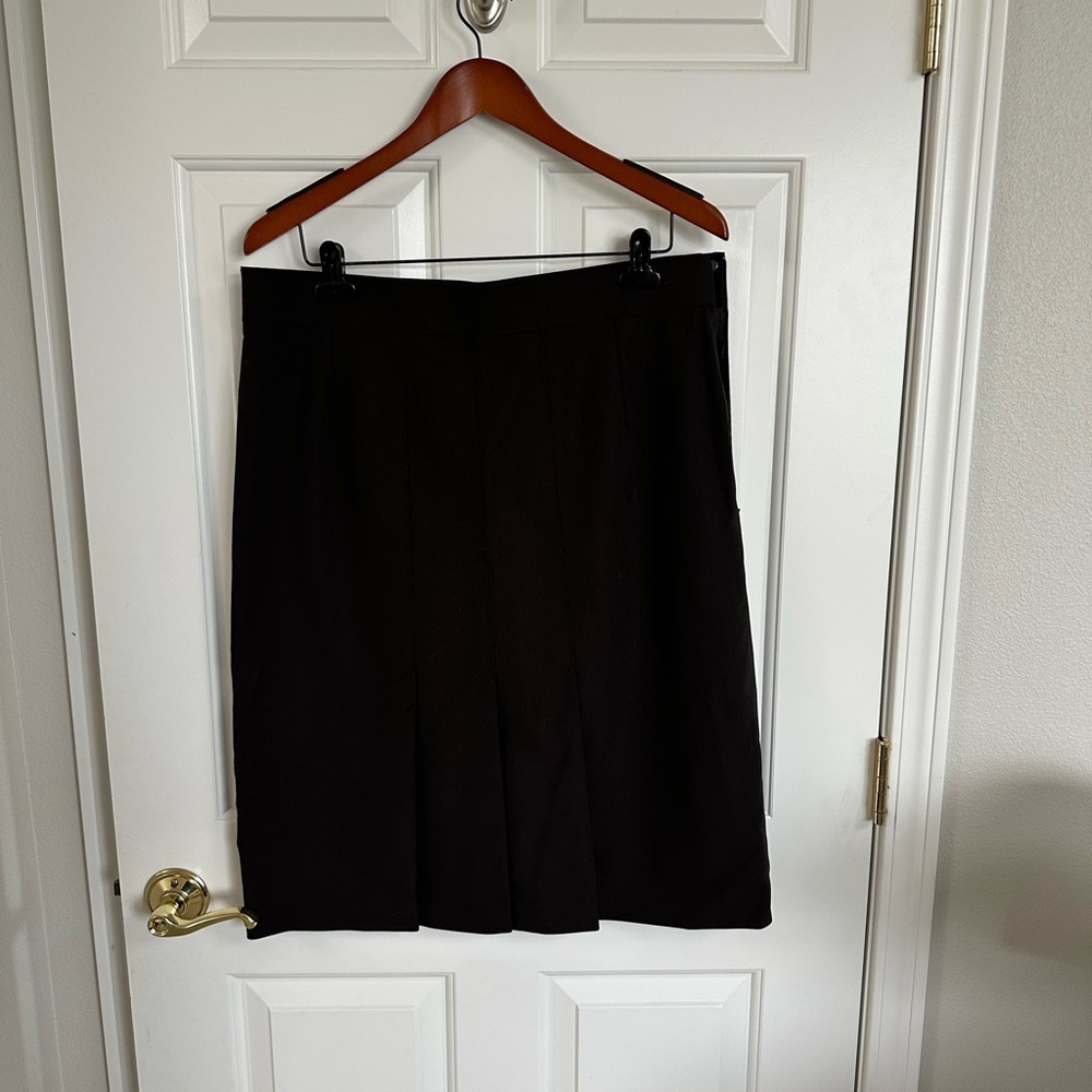 Akris Punto Black Knee-Length Women's Skirt